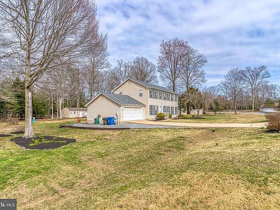 5th image of 1403 Redwood Cir