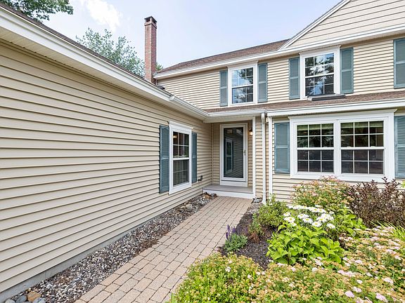 3rd image of 37 Heritage Drive #11