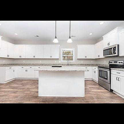 5th image of 1295 Black Oak Cir