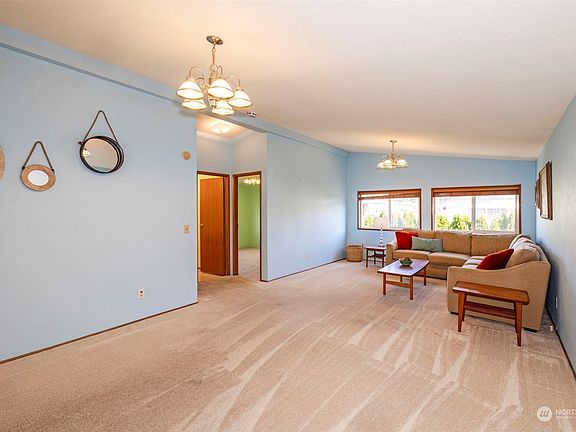 3rd image of 6559 NE Aquarius Lane