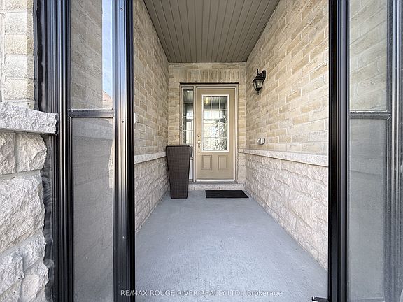 3rd image of 906 Audley Rd N