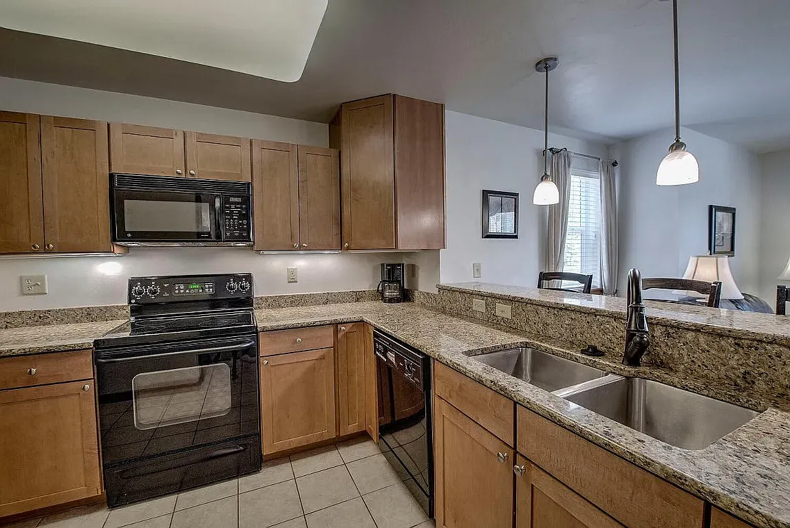 1 bed, 888 sqft, $2,350 — Photo 3