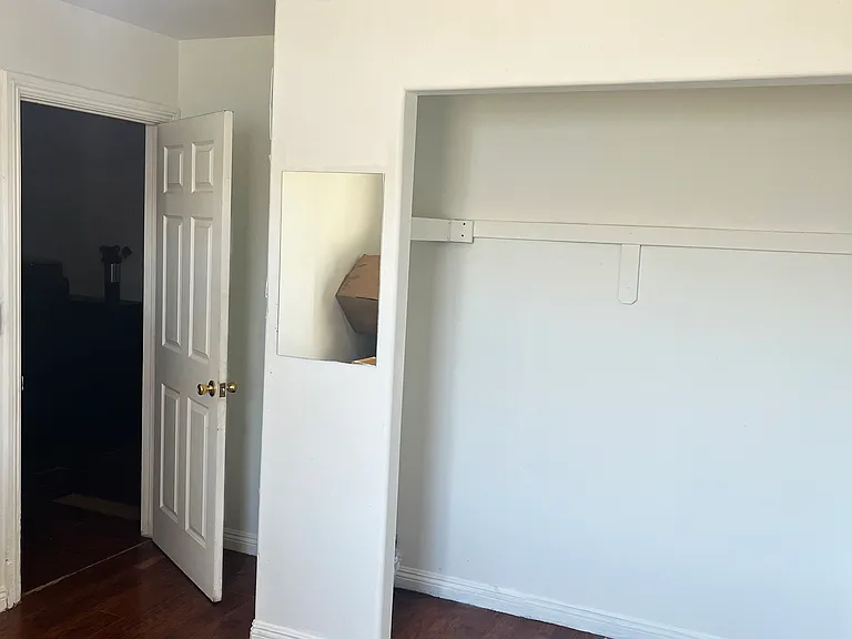 841 W 73rd St — Photo 2