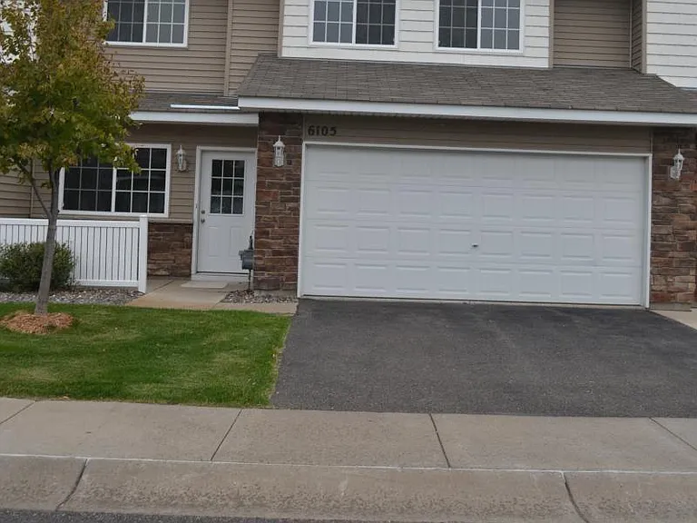 6105 Maclynn Ave NE — Photo 1