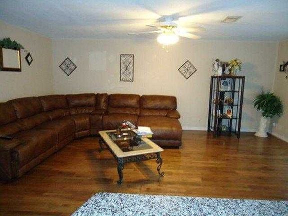 5th image of 3821 Franklin Ave