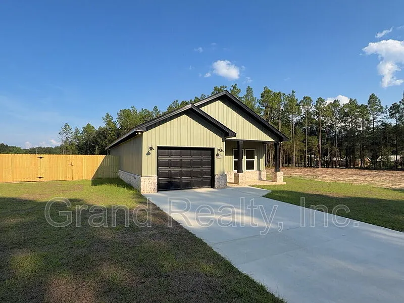 3 bed, 2.0 bath, 1396 sqft, $1,695 — Photo 2