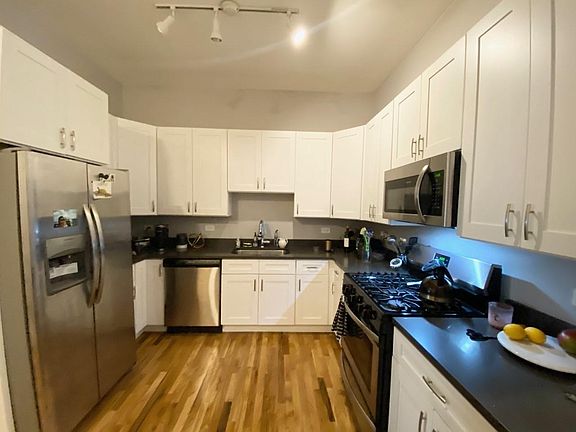 2nd image of 1431 N Milwaukee Ave Unit 203