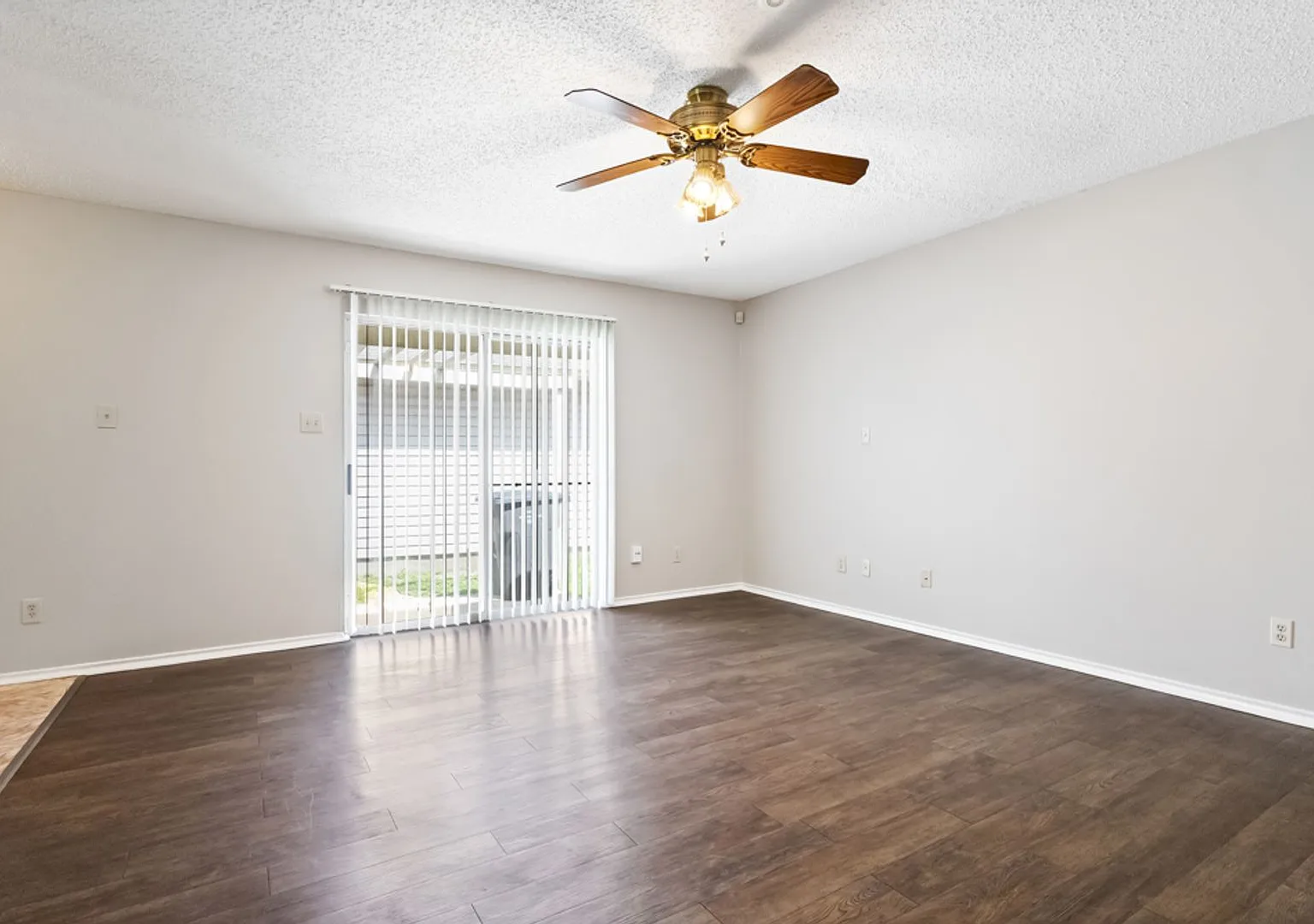 3 bedroom / 2 bath home in Creekside subdivision — Photo 3