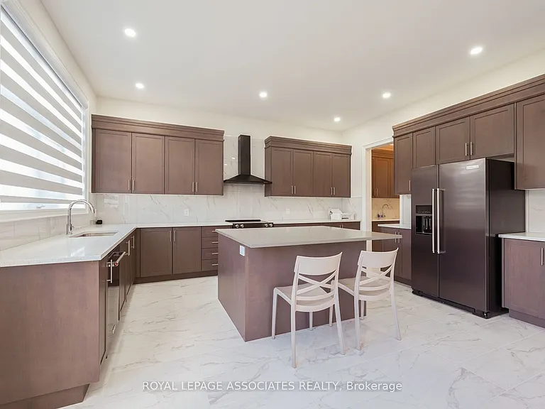 55 Raspberry Ridge Ave — Photo 14
