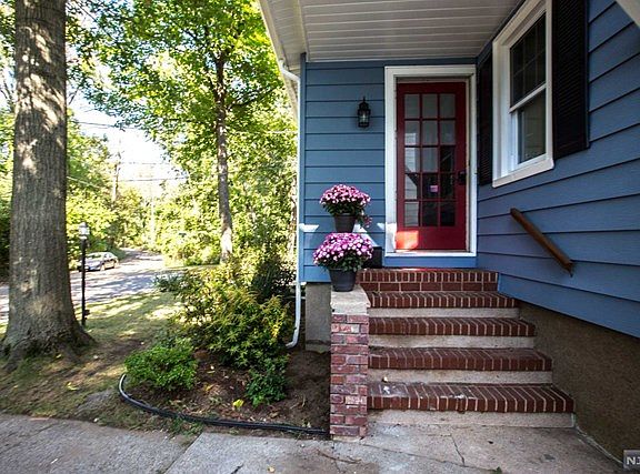 2nd image of 1095 Steuben Ave
