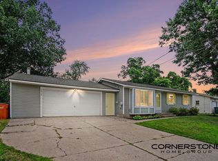 5098 Wallingford Dr NW, Comstock Park, MI 49321