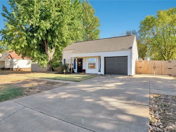 112 N Hunter St, Farmington, AR 72730
