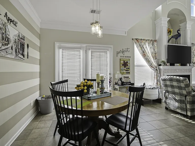 225 Urbano Ln — Photo 18