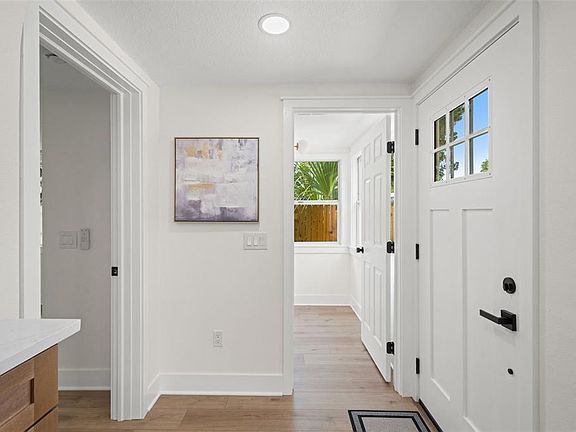 4th image of 3036 20th St N