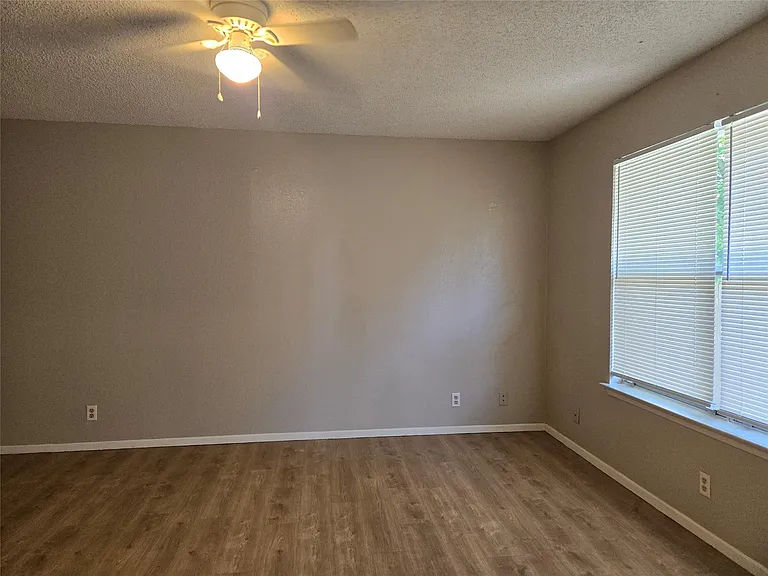 1011 Ridgemont St — Photo 9