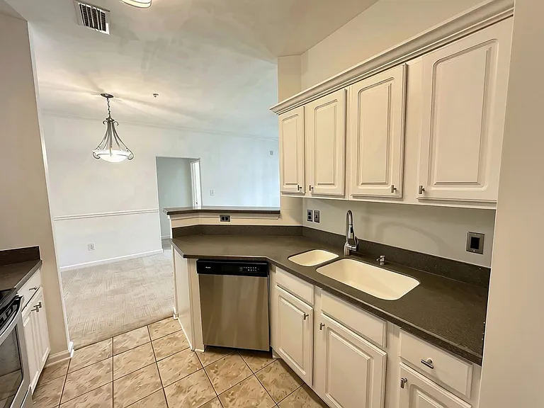 1104 Walden Park Dr — Photo 9