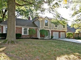 8709 Birch Ln, Prairie Village, KS 66207