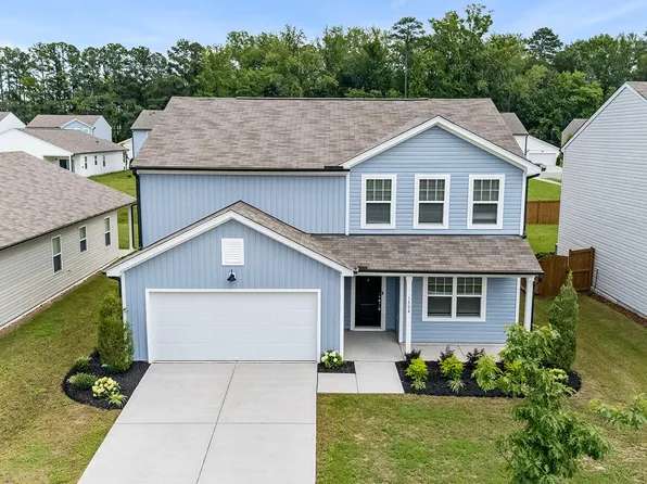1504 Garden Passage Dr, Raleigh, NC 27604