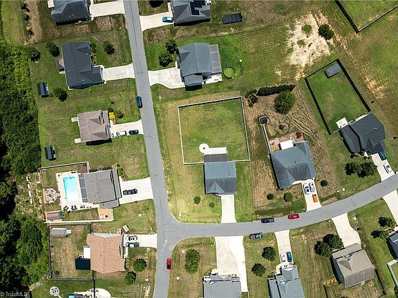5th image of 438 Bald Cypress Dr