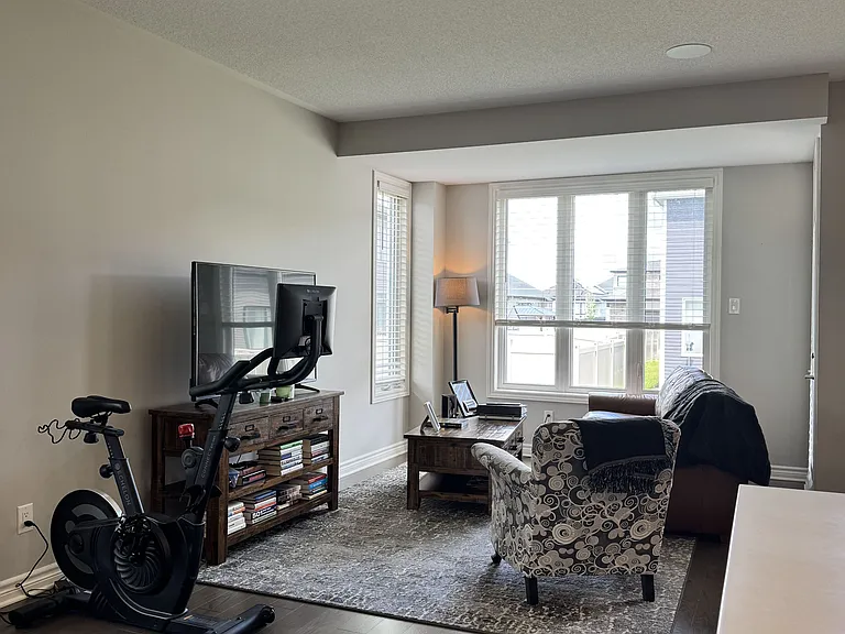 1162 Beckett Cres — Photo 5