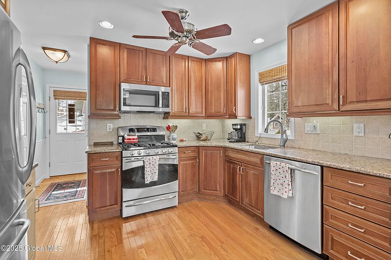 5th image of 8 Beatty Road