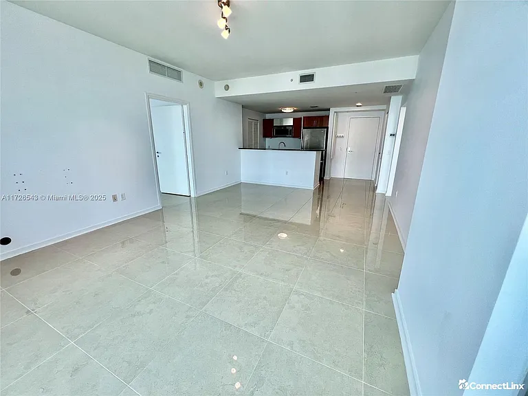 300 S Biscayne Blvd — Photo 5