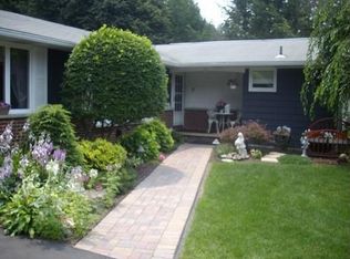 211 Woodspath Rd, Liverpool, NY 13090