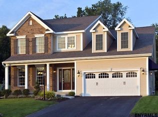 14 Cragmoor Ln, Colonie, NY 12205