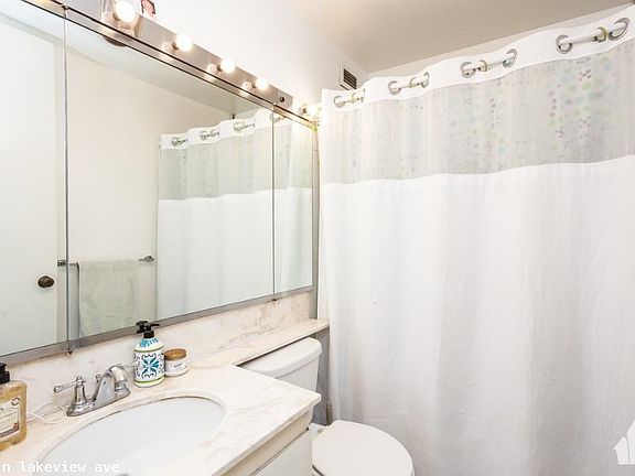 4th image of 2650 N Lakeview Ave #918