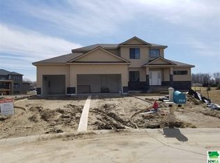 594 Itasca Ct, Dakota Dunes, SD 57049
