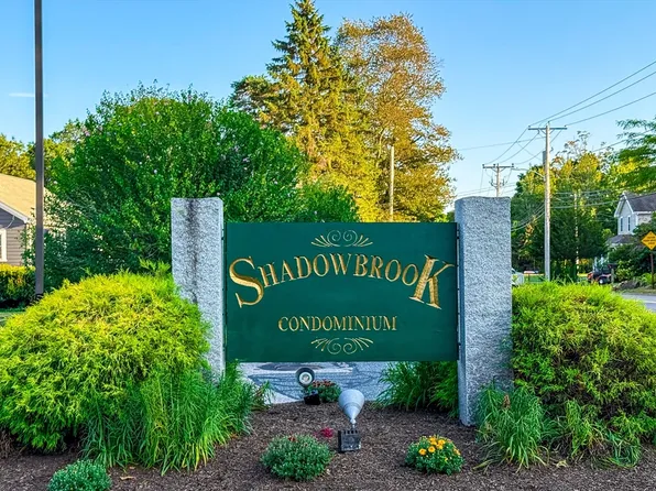 10 Shadowbrook Ln APT 24, Milford, MA 01757