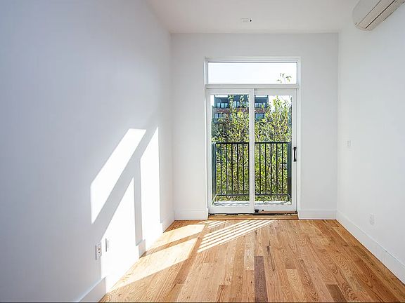 4th image of 188 Pulaski St #3B