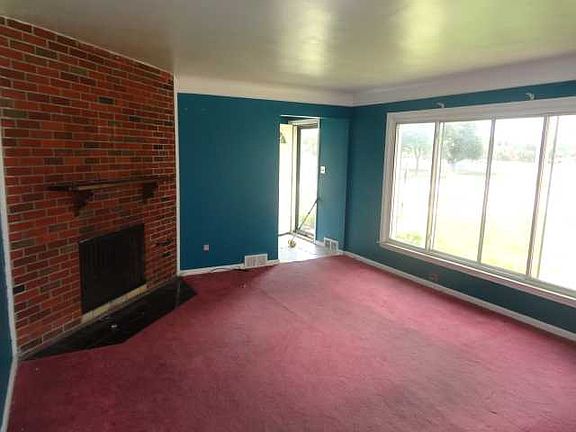 3rd image of 20705 Woodside St