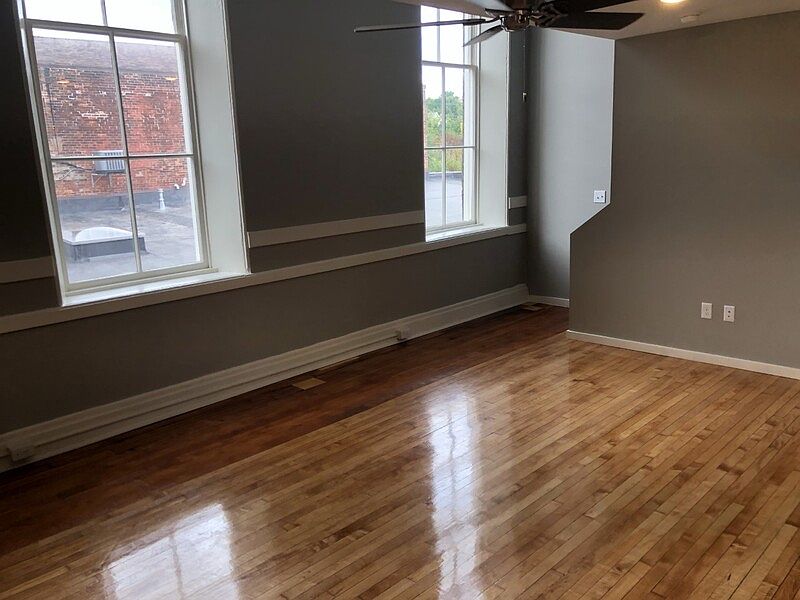 1st image of 421 Brady St #8