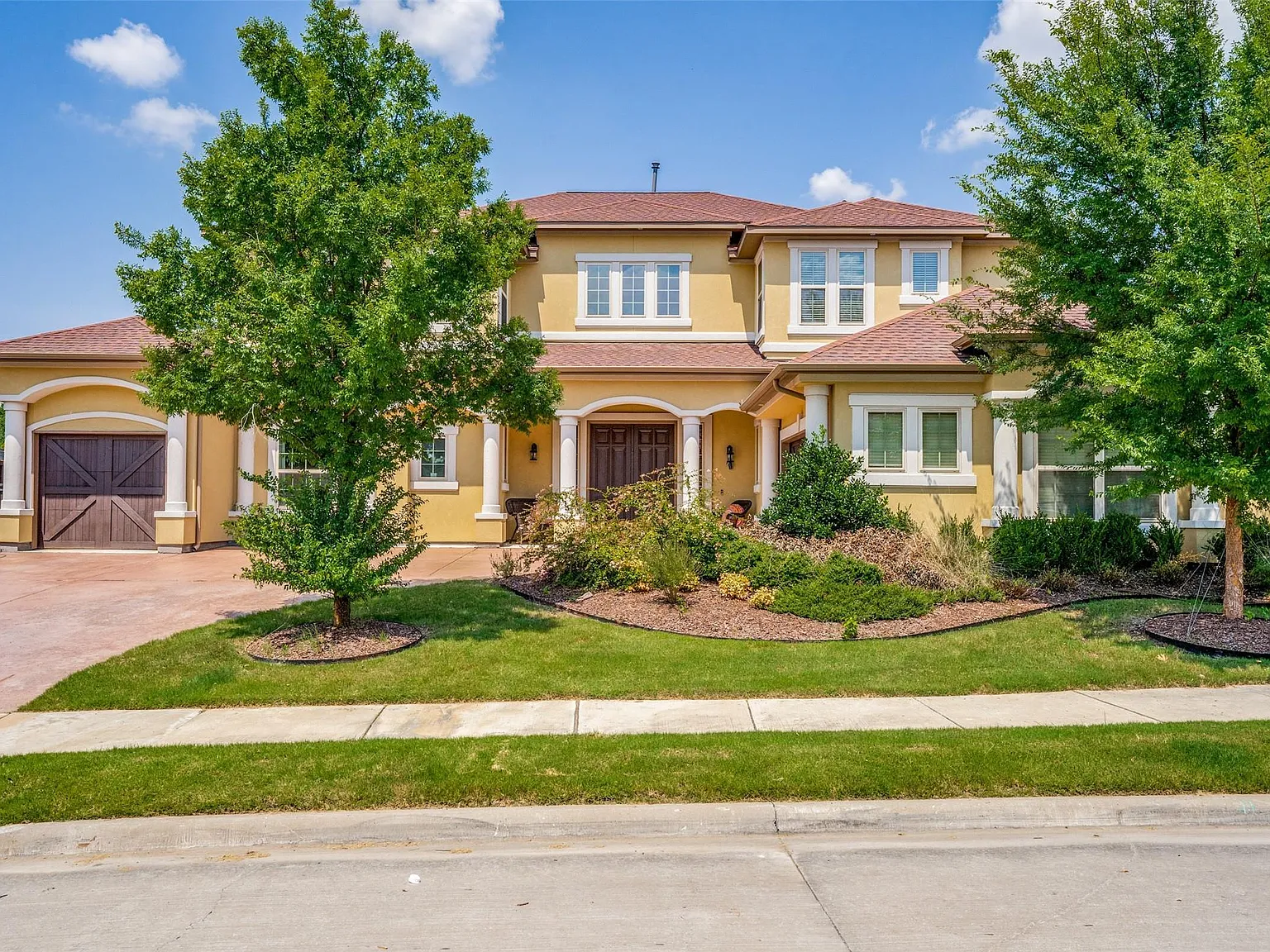 4 bed, 4600 sqft, $6,495 — Photo 1
