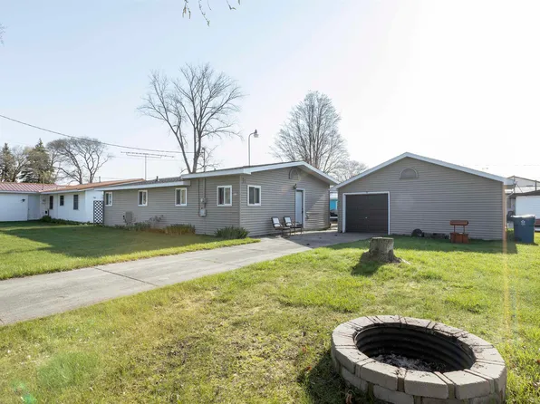 112 Island Dr, Houghton Lake, MI 48629