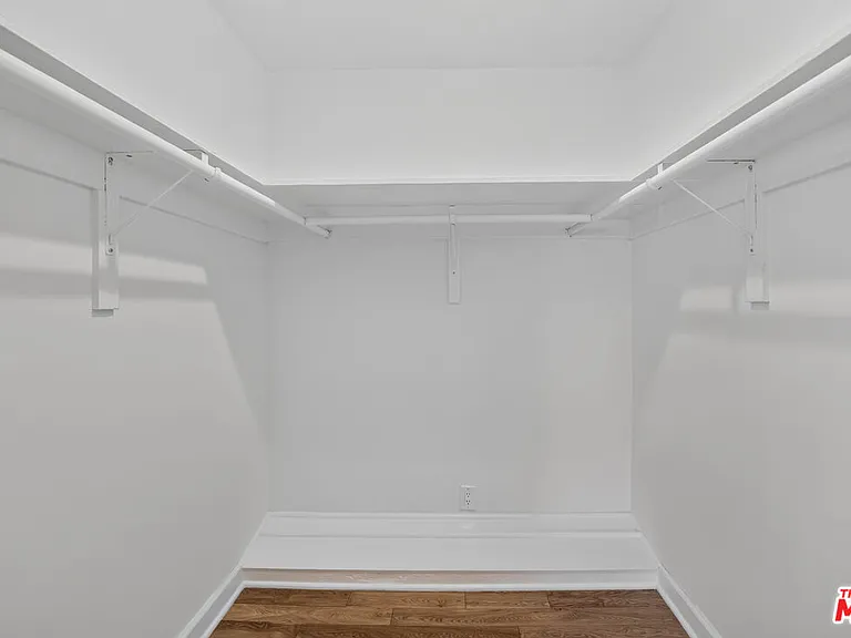 1301 N Flores St #4 — Photo 24