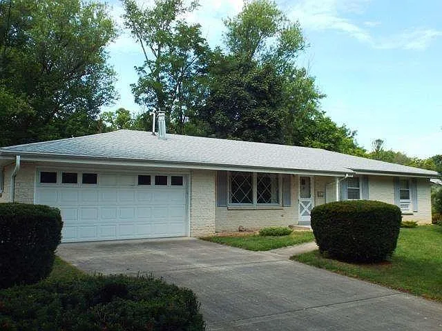 240 N Esterly Ave photo 1
