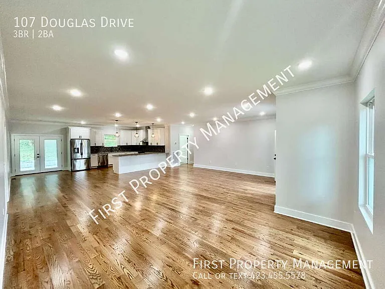 107 Douglas Dr — Photo 5