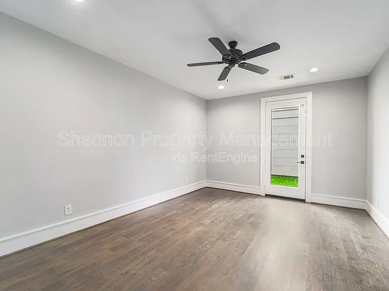 2221 Francis St — Photo 4