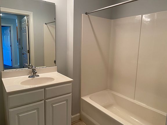 4th image of 2801 Bloomfield Ln Unit 103