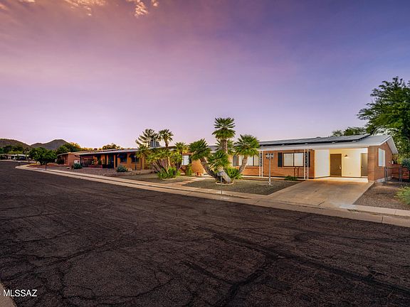 3rd image of 2526 W Calle Tonala