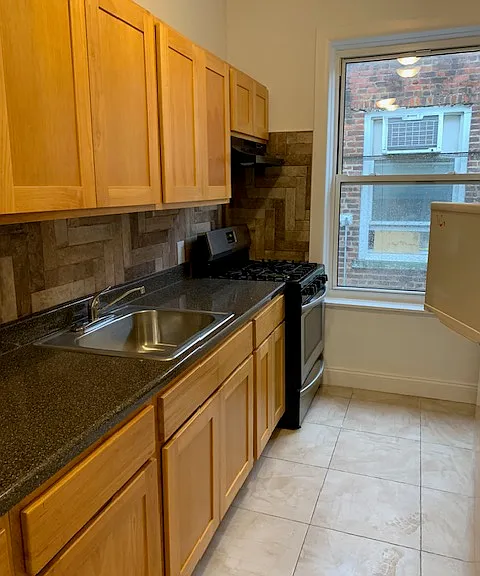 1574 40th St #2R — Photo 5