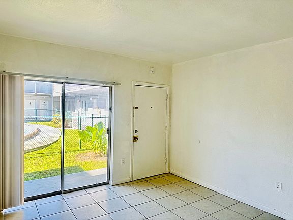 4th image of 1951 NE 167th St APT 2