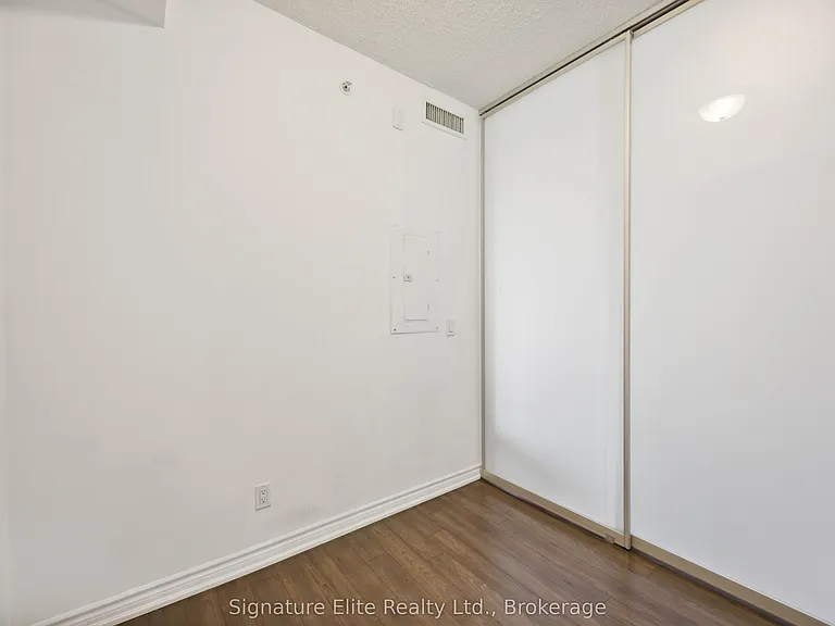 15 James Finlay Way #1006 — Photo 21