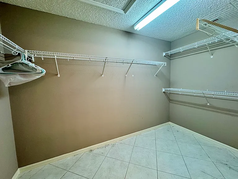 549 Golfview Ct — Photo 16