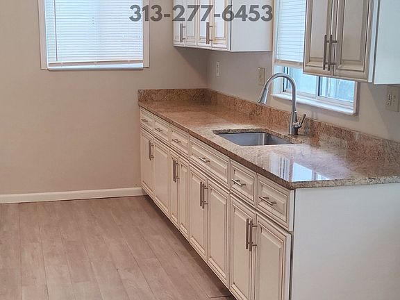 3rd image of 9018 Beatrice St