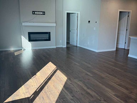 3rd image of 10432 Powell Ave