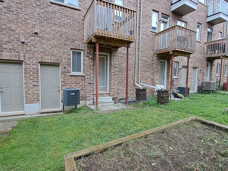7 Roy Grove Way — Photo 38