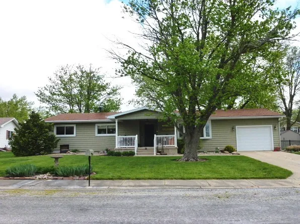 3 Chestnut Ct, Clinton, IL 61727